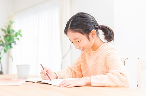 学習する子供